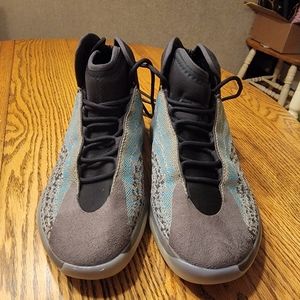 Yeezy Quantum QNTM Slate Blue